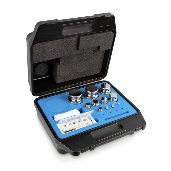 Zestaw odważników 313-074 E2 (1 mg – 2 kg) ze stali nierdzewnej w etui. Idealny do kalibracji wag. Zamów online już dziś!