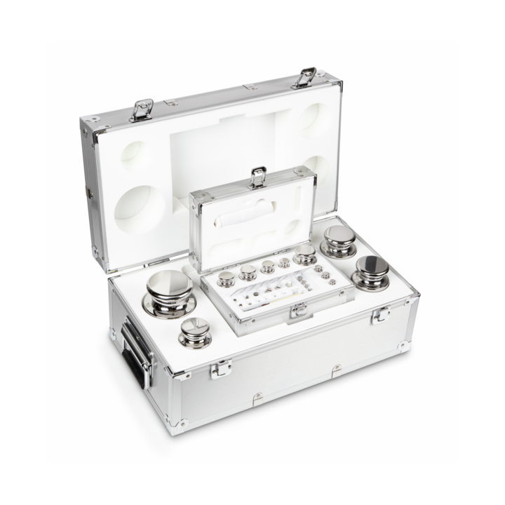 Zestaw odważników 313-086 E2 (1 mg – 5 kg) ze stali nierdzewnej w etui. Idealny do kalibracji wag. Zamów online już dziś!
