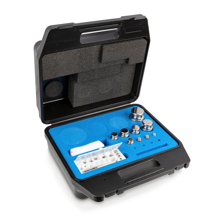 Zestaw odważników 303-064 E1 (1 mg – 1 kg) ze stali nierdzewnej w etui. Idealny do kalibracji wag. Zamów online już dziś!