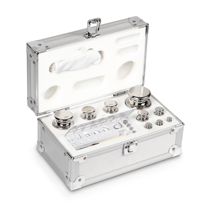 Zestaw odważników 303-066 E1 (1 mg – 1 kg) ze stali nierdzewnej w etui. Idealny do kalibracji wag. Zamów online już dziś!