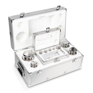 Zestaw odważników 303-086 E1 (1 mg – 5 kg) ze stali nierdzewnej w etui. Idealny do kalibracji wag. Zamów online już dziś!